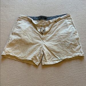 Southern Marsh  Regatta Stretch Short Audubon Tan / Size 40
